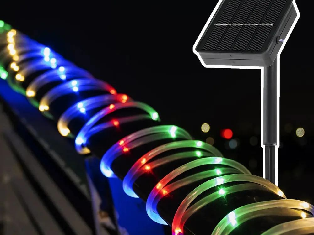 LED ταινία τυλιγμένη σε κάγκελο με το ηλιακό πάνελ